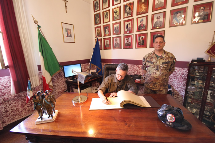 7. firma dell'albo d'onore