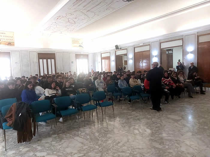 1739585520-3-72-deg-raduno-dei-bersaglieri-a-marsala-il-comitato-organizzatore-incontra-gli-studenti-dell-istituto-damiani