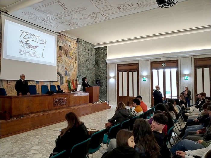 1739585520-4-72-deg-raduno-dei-bersaglieri-a-marsala-il-comitato-organizzatore-incontra-gli-studenti-dell-istituto-damiani